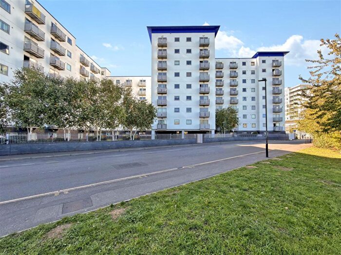 2 Bedroom Flat For Sale In Prince Regent Road, Hounslow, TW3