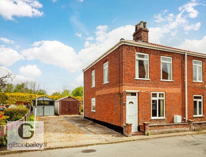2 Bedroom End Of Terrace House For Sale In Damgate Lane, Acle, NR13