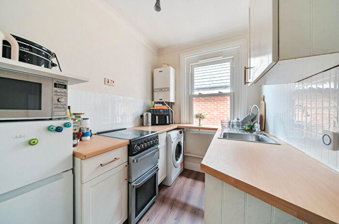 1 Bedroom Flat For Sale In Mytchett Road, Mytchett, GU16