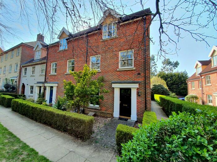 4 Bedroom Semi-Detached House To Rent In The Willows, Norwich NR2