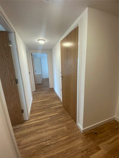 2 Bedroom Flat To Rent In Aire, Cross Green Lane, LS9