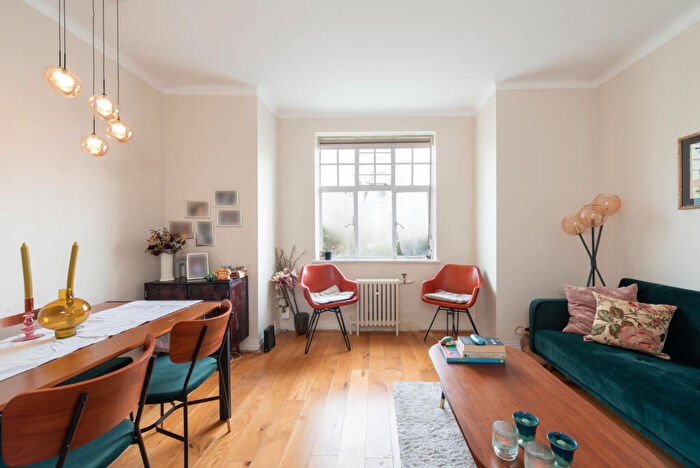 1 Bedroom Apartment To Rent In Belsize Grove, London, NW3