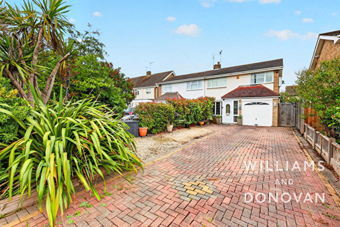 3 Bedroom Semi-Detached House For Sale In Moreland Close, Benfleet, SS7