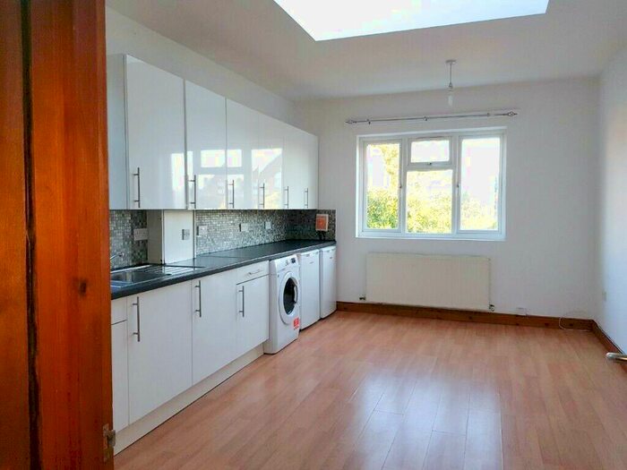 3 Bedroom Maisonette To Rent In Oxford Gardens, London W4