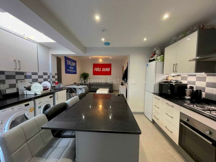 6 Bedroom Terraced House To Rent In Donnington Road, Reading, RG1