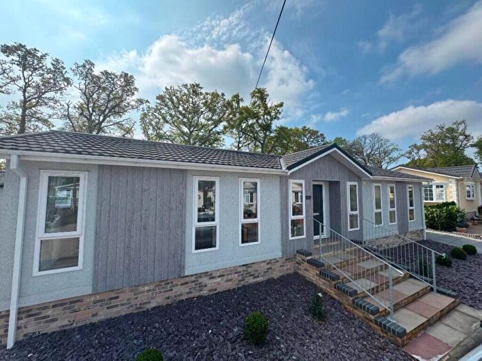 2 Bedroom Park Home For Sale In Organford, Poole, BH16