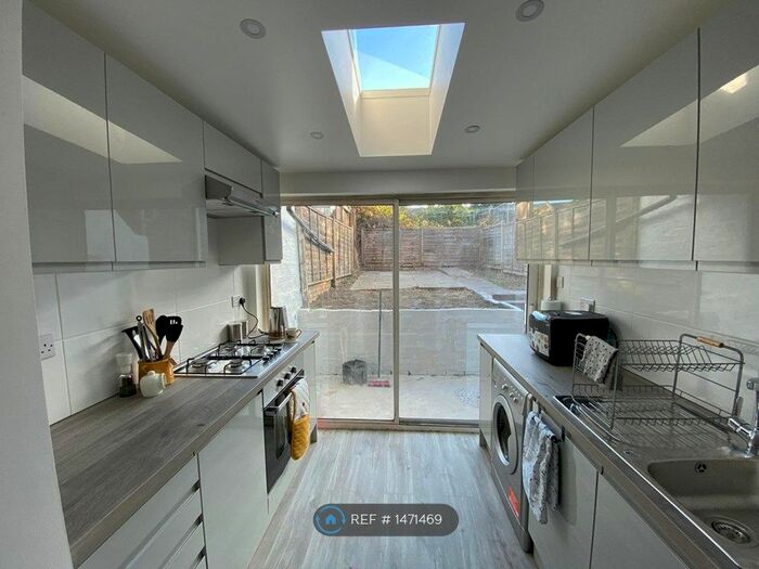 1 Bedroom Flat To Rent In Garratt Lane, London, SW17