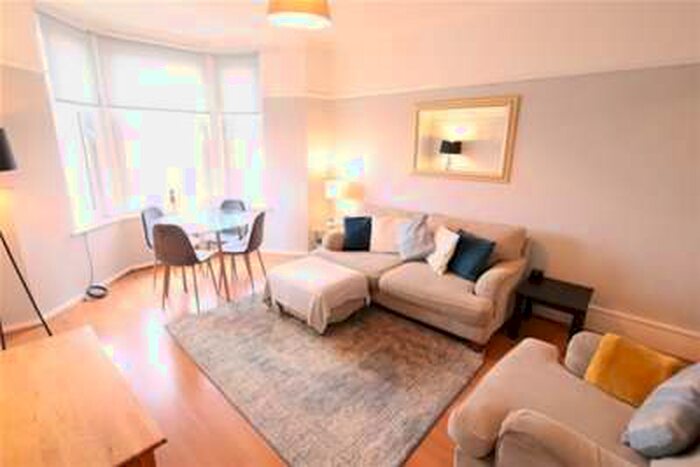 2 Bedroom Flat To Rent In Oban Drive, North Kelvinside, G20
