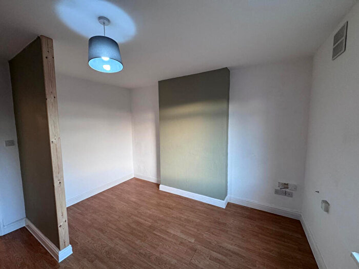Flat To Rent In Nottingham Road, Derbyshire, DE7