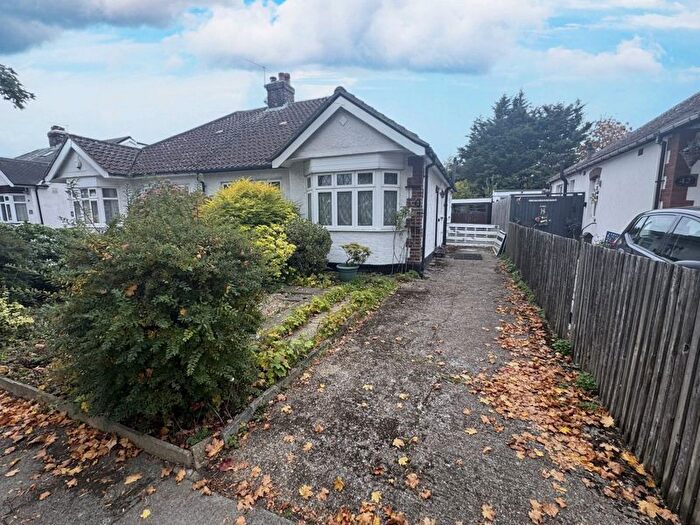 2 Bedroom Semi-detached Bungalow For Sale In Islip Gardens, Northolt, UB5