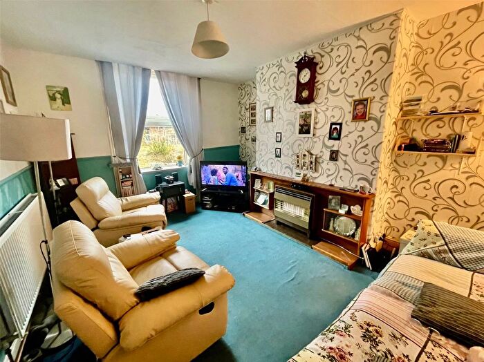 3 Bedroom End Terrace House For Sale In Cross Street, Oakenshaw, Bradford, West Yorkshire, BD12