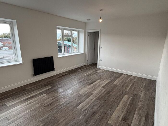 3 Bedroom Flat To Rent In Heol Llanelli, Trimsaran, Kidwelly, SA17