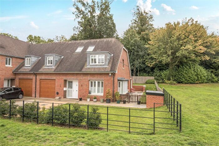 3 Bedroom Semi-Detached House For Sale In West Common Road, Bromley, BR2