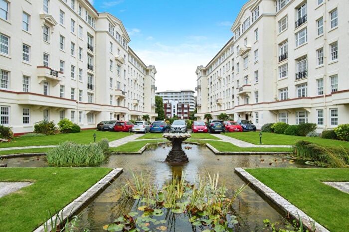 3 Bedroom Flat For Sale In Bath Road, Bournemouth, BH1