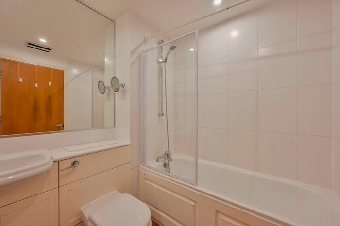 1 Bedroom Flat For Sale In Londinium Tower, Mansell Street, City, London, E1
