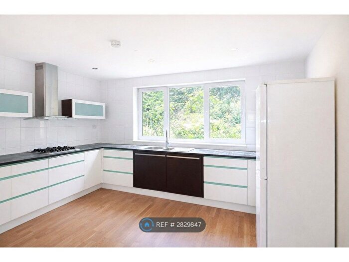 5 Bedroom Detached House To Rent In Alison Close, Pinner, HA5