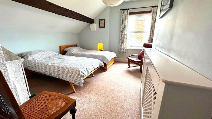 5 Bedroom Semi-Detached House For Sale In Comer Road, Worcester, WR2