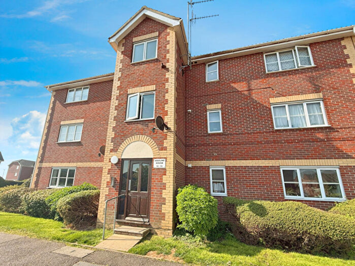 2 Bedroom Flat To Rent In Weymouth Close, Martello Bay, Clacton-on-Sea, Essex, CO15