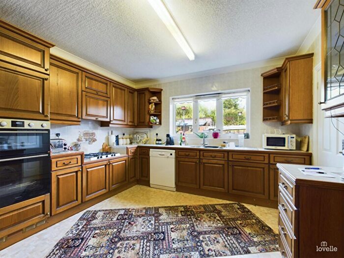 2 Bedroom Detached Bungalow For Sale In Carr Lane, Bonby, DN20