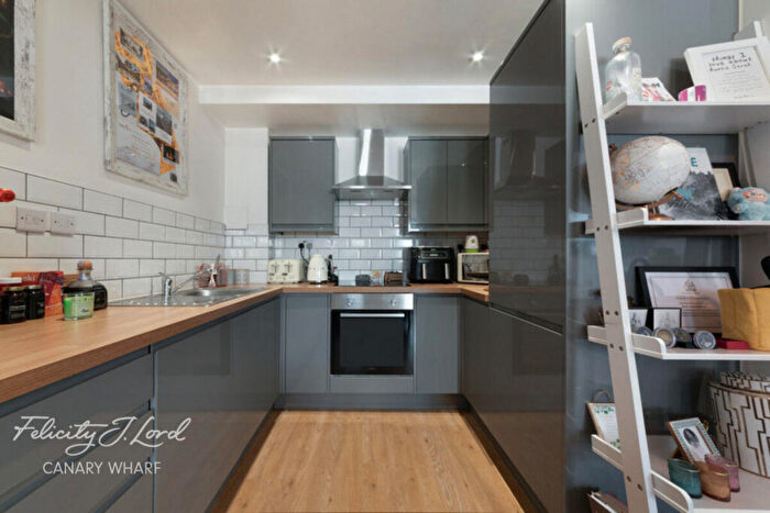 1 Bedroom Flat For Sale In Roffey Street, London, E14