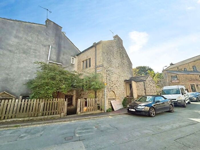2 Bedroom Flat For Sale In Walmsgate, Barnoldswick, BB18