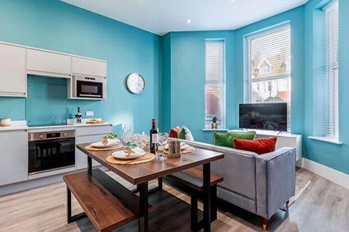 2 Bedroom Flat To Rent In West Cliff Gardens, Westbourne, Bournemouth, BH2