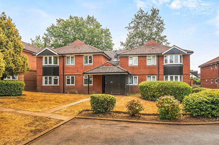 2 Bedroom Flat For Sale In Main Road, Biggin Hill, TN16