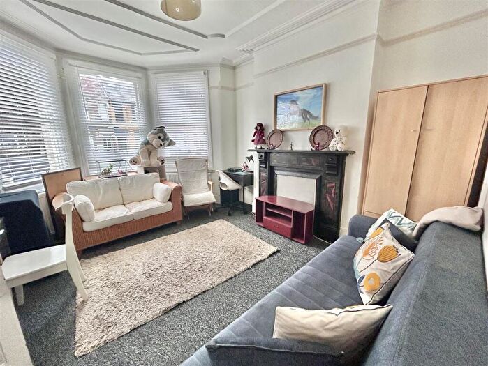 3 Bedroom Terraced House To Rent In Willingdon Road, Wood Green, N22