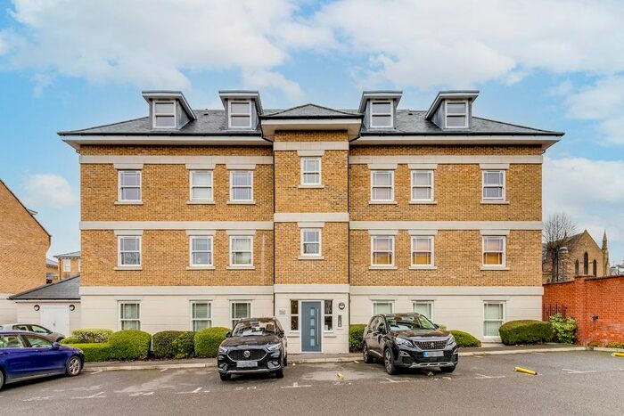 2 Bedroom Flat To Rent In Hawtrey Road, Windsor, SL4