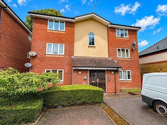 2 Bedroom Flat To Rent In Turnberry Court, Watford, WD19