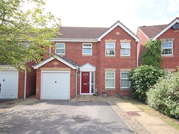 4 Bedroom Detached House For Sale In Humbolts Hold, Chippenham, SN15