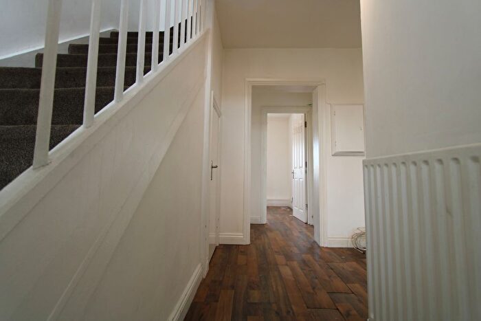 4 Bedroom Flat To Rent In Albert Carr Gardens, London, SW16