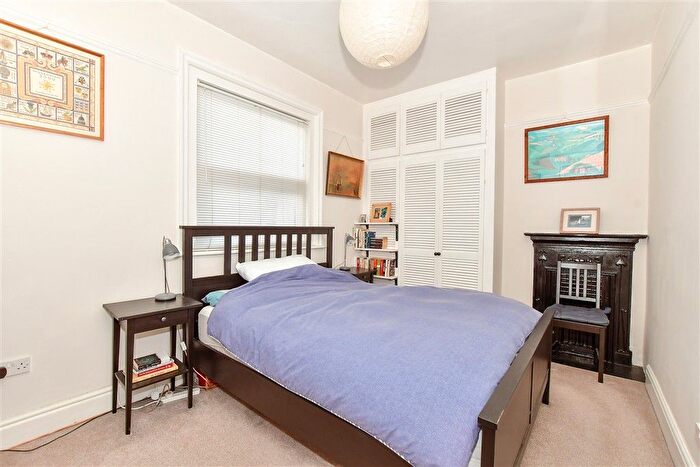 2 Bedroom Flat For Sale In Elm Grove, Southsea, Hampshire, PO5