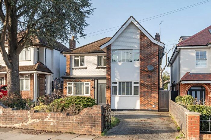 4 Bedroom Detached House For Sale In Greenway, Totteridge, N20