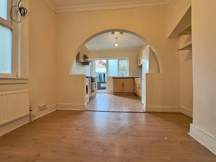 1 Bedroom Flat To Rent In Gloucester Road, Tottenham, N17