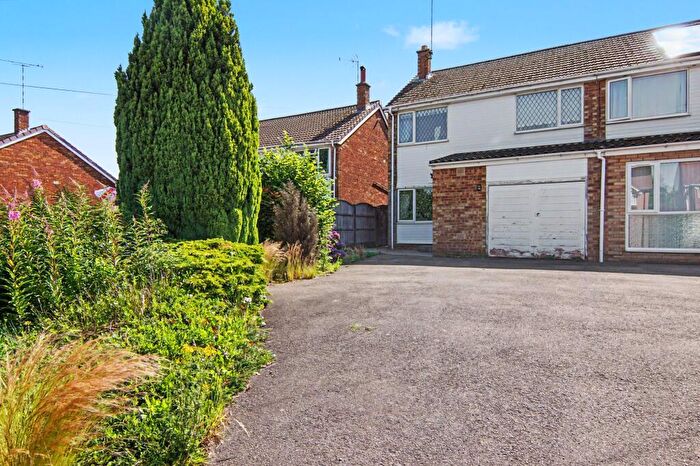 3 Bedroom Semi-Detached House For Sale In Eastern Green Road, Coventry, CV5