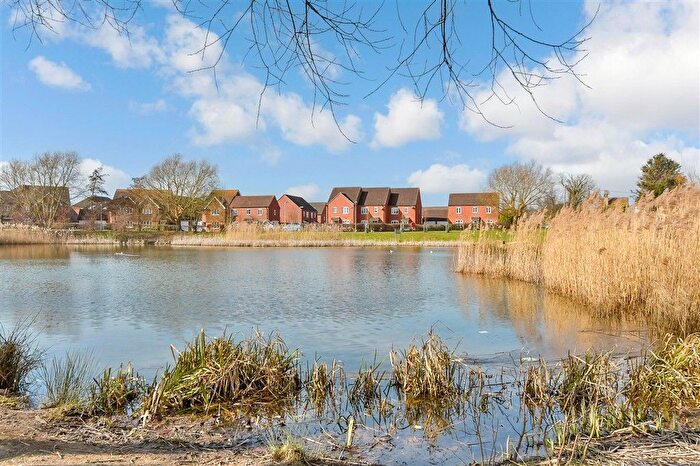 2 Bedroom Flat For Sale In Abelyn Avenue, Sittingbourne, Kent, ME10