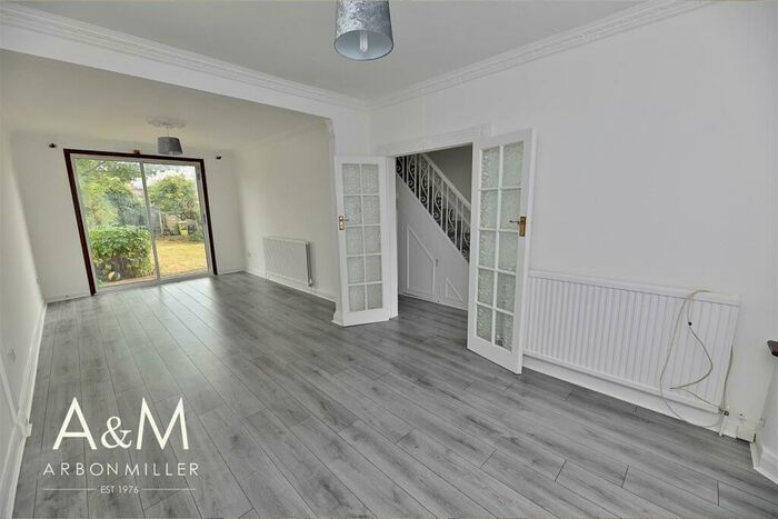 4 Bedroom House To Rent In Sheldon Avenue, Clayhall, IG5