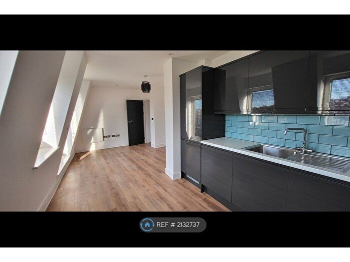 2 Bedroom Flat To Rent In Balham High Road, London, SW17