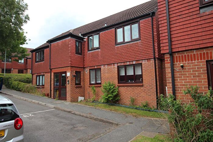 2 Bedroom Flat To Rent In Fernhill Close, Poole, BH17