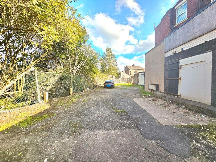 2 Bedroom Flat To Rent In Stockport Road, Levenshulme, Manchester, M19