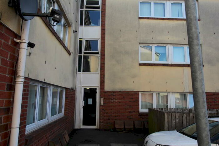 2 Bedroom Flat To Rent In Willowpark Court Airdrie, ML6