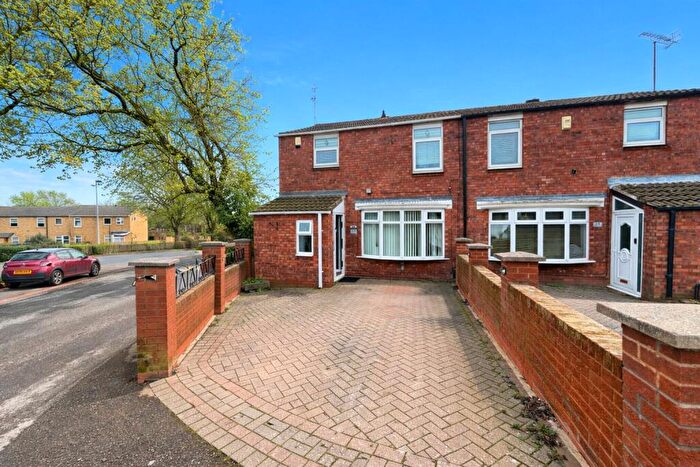 3 Bedroom Semi Detached House For Sale In Thatchway Gardens, Birmingham, West Midlands, B38
