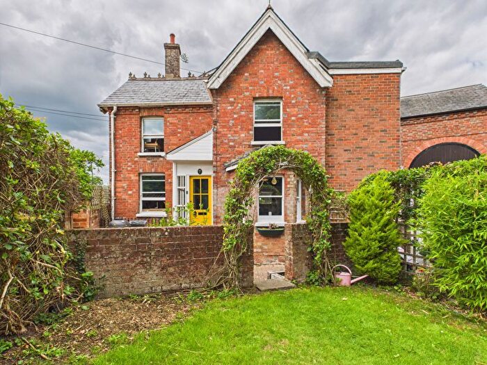 3 Bedroom Link Detached House For Sale In Lower Green Road, Pembury, TN2