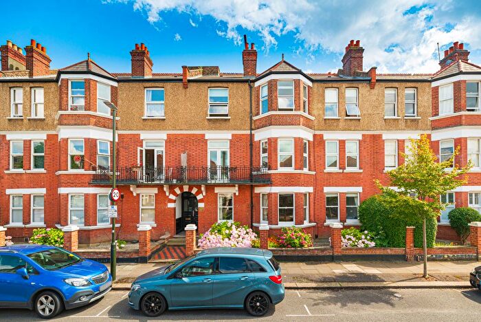 3 Bedroom Flat To Rent In Alwyne Road, Wimbledon, SW19