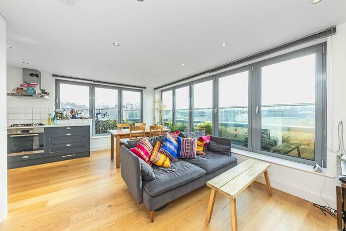 2 Bedroom Flat To Rent In Lee High Road, London, SE13