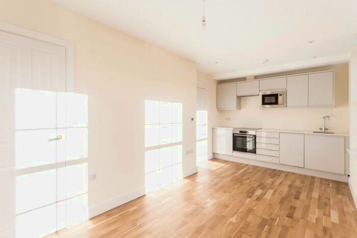 1 Bedroom Flat To Rent In New Zealand Avenue Walton-on-Thames, KT12