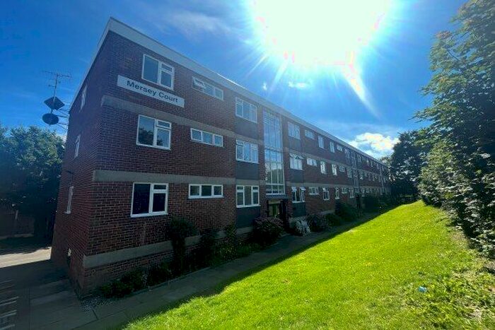 3 Bedroom Flat To Rent In Mersey Court, Liverpool, L23
