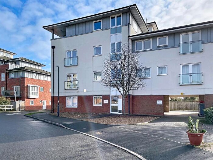 2 Bedroom Apartment For Sale In Kempton Drive, Warwick, CV34