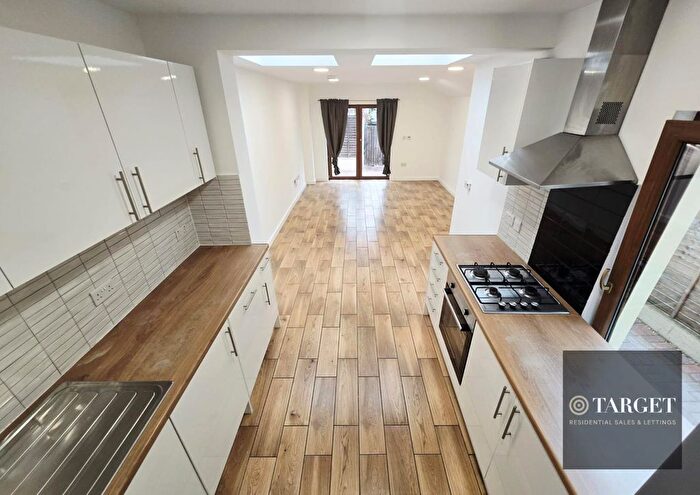 3 Bedroom Flat To Rent In Winchester Road, N9